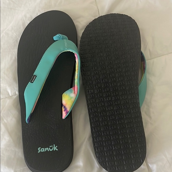 Sanuk Teal and Black Flip Flops - Picture 3 of 4